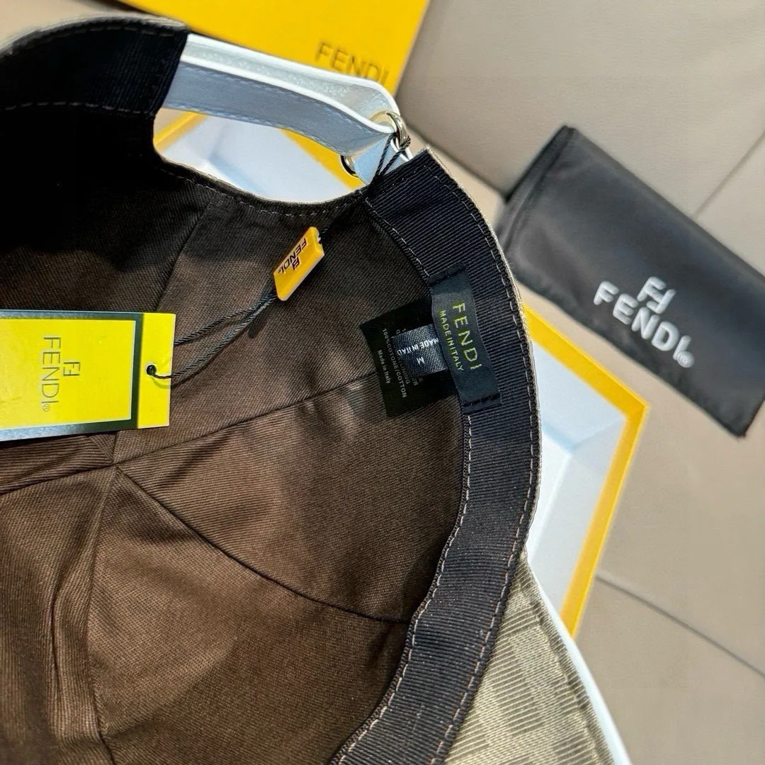 Hats FENDI 17515241