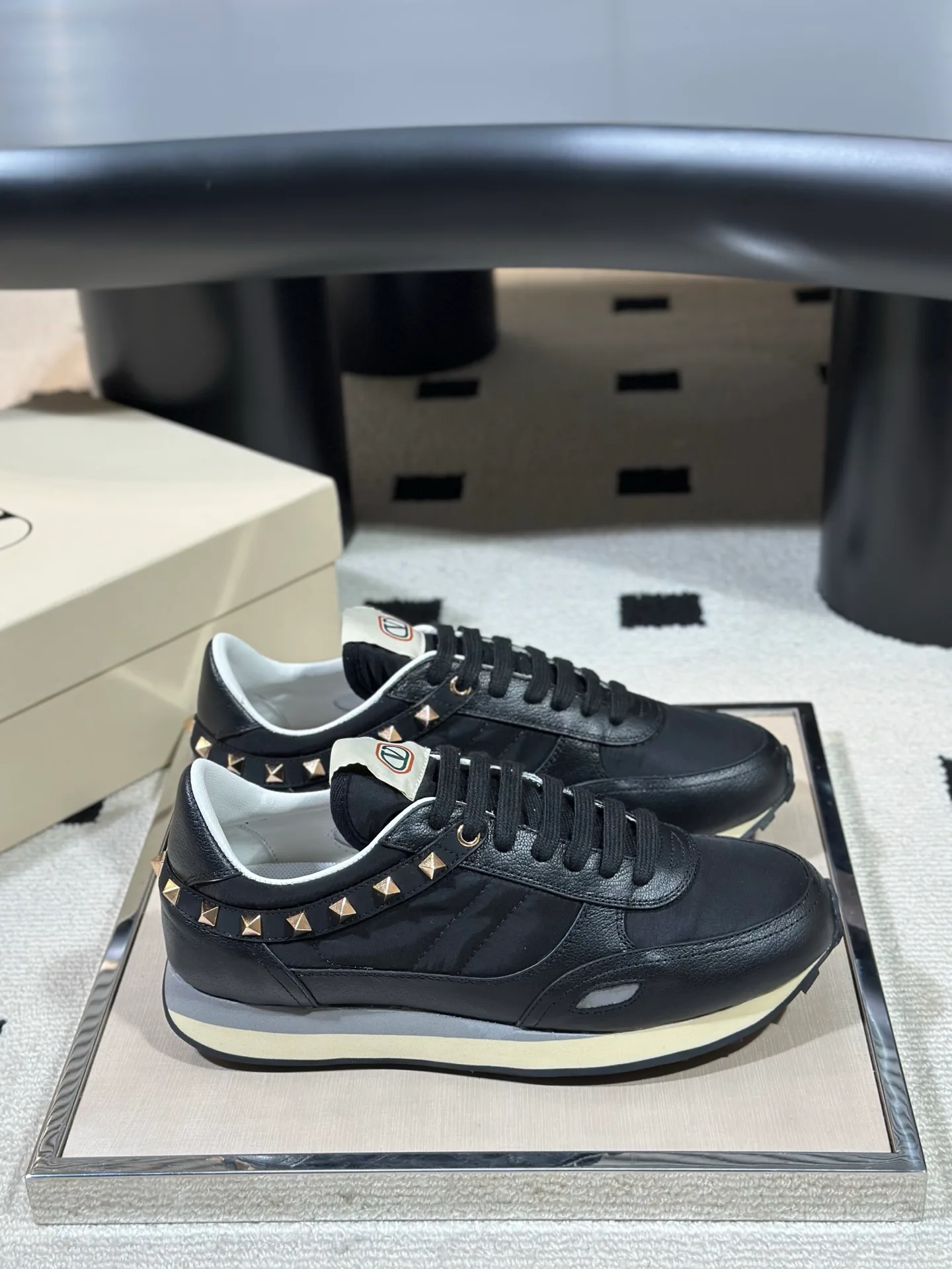 Men's Sneakers VALENTINO 17978703