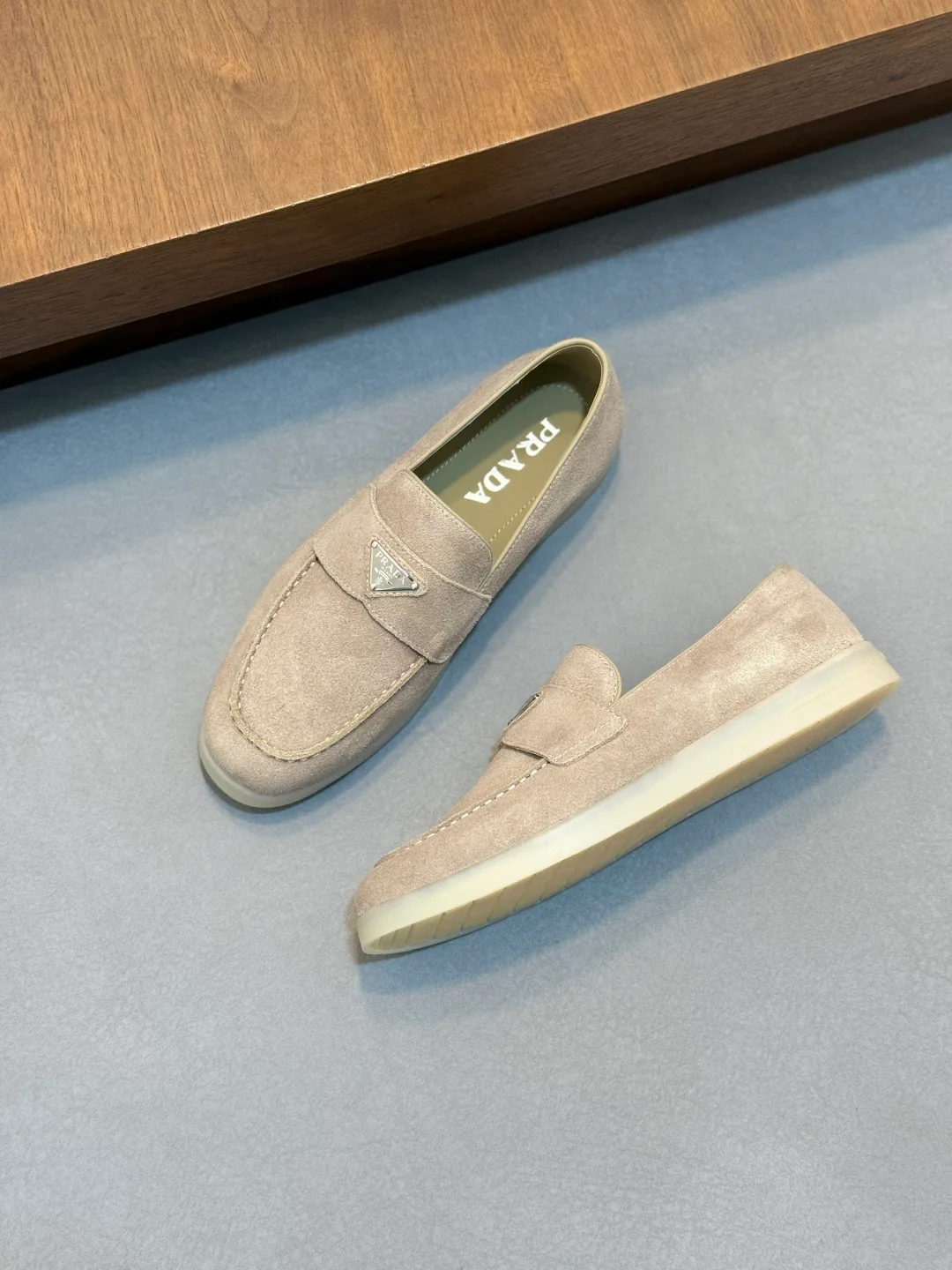 Men's Loafers And Dress Shoes PRADA 18100289