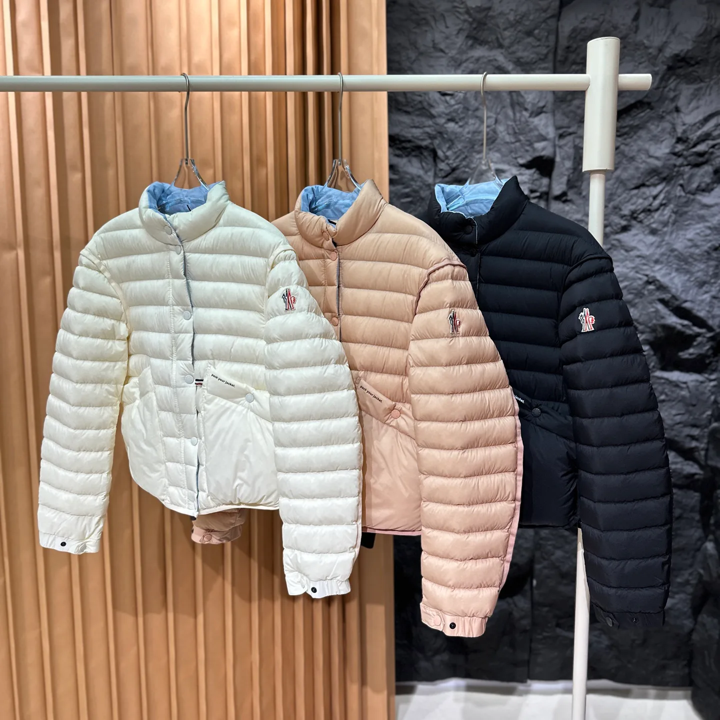 Women's Jackets And Down Jackets MONCLER 17899294