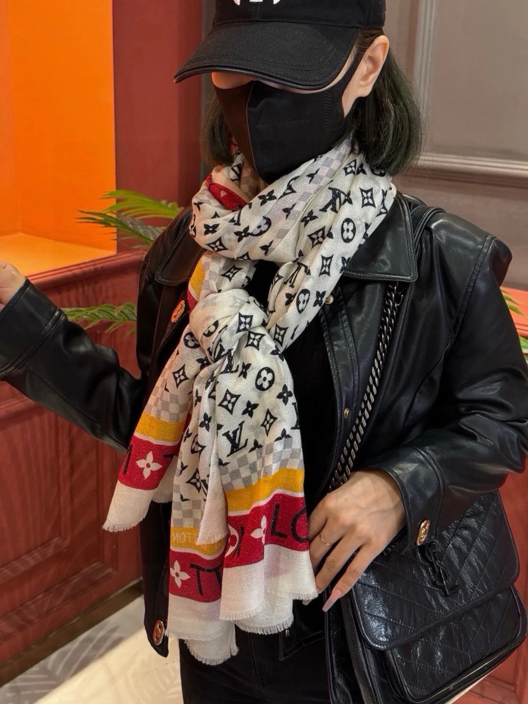 Scarves LOUIS VUITTON 17673184