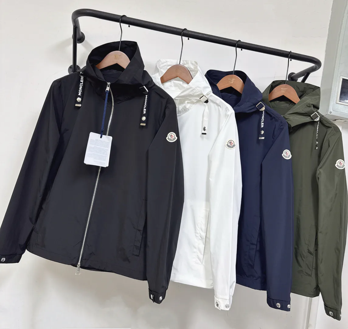 Women's Jackets And Down Jackets MONCLER 18416527
