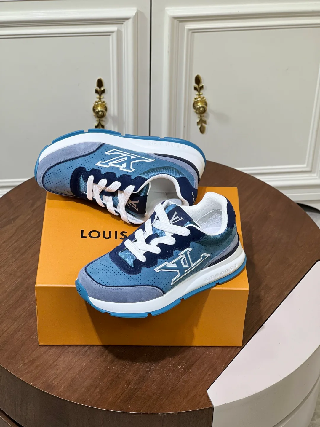 Men's Sneakers LOUIS VUITTON 17460374