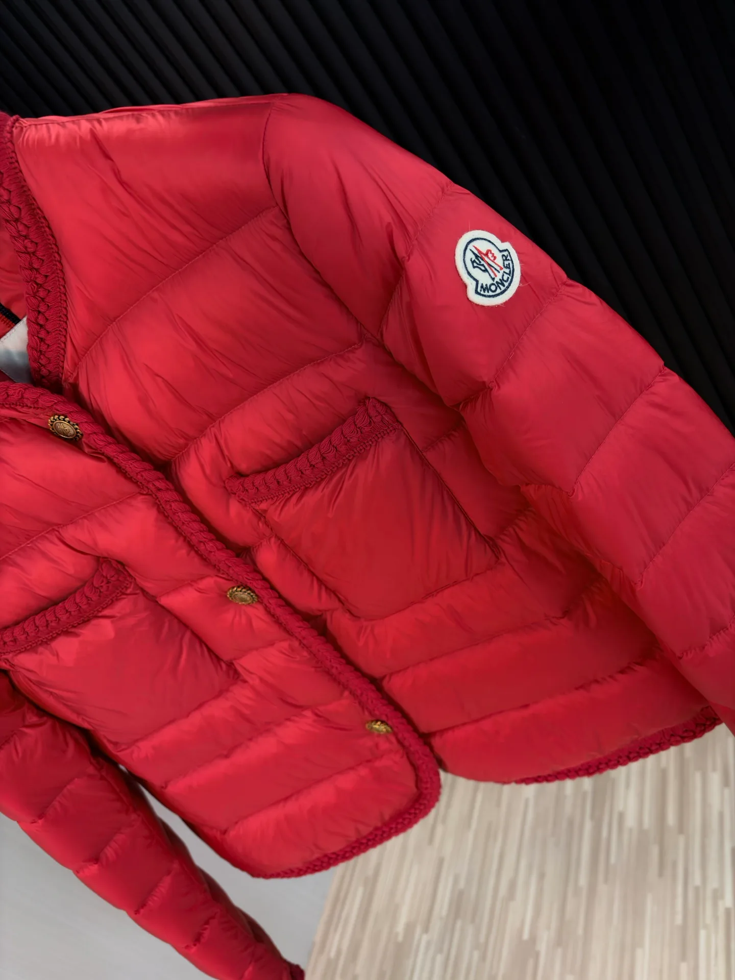Women's Jackets And Down Jackets MONCLER 18529827