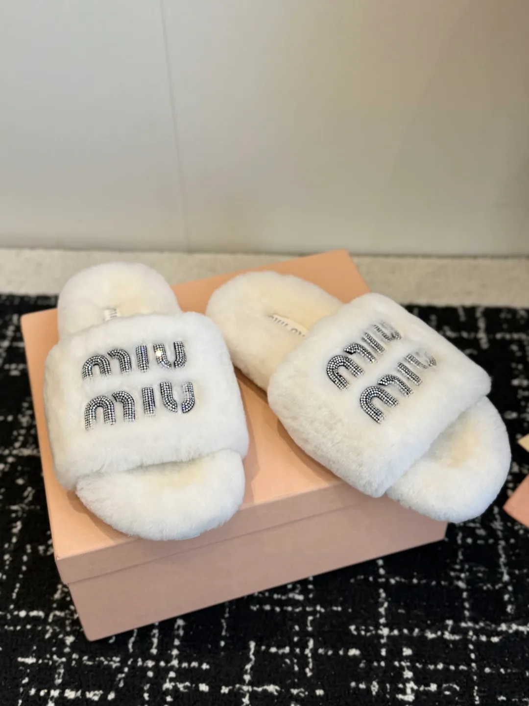 Women's Slippers MIU MIU 18139572
