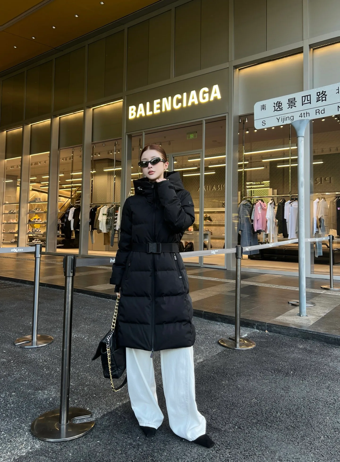 Women's Jackets And Down Jackets MONCLER 18402390