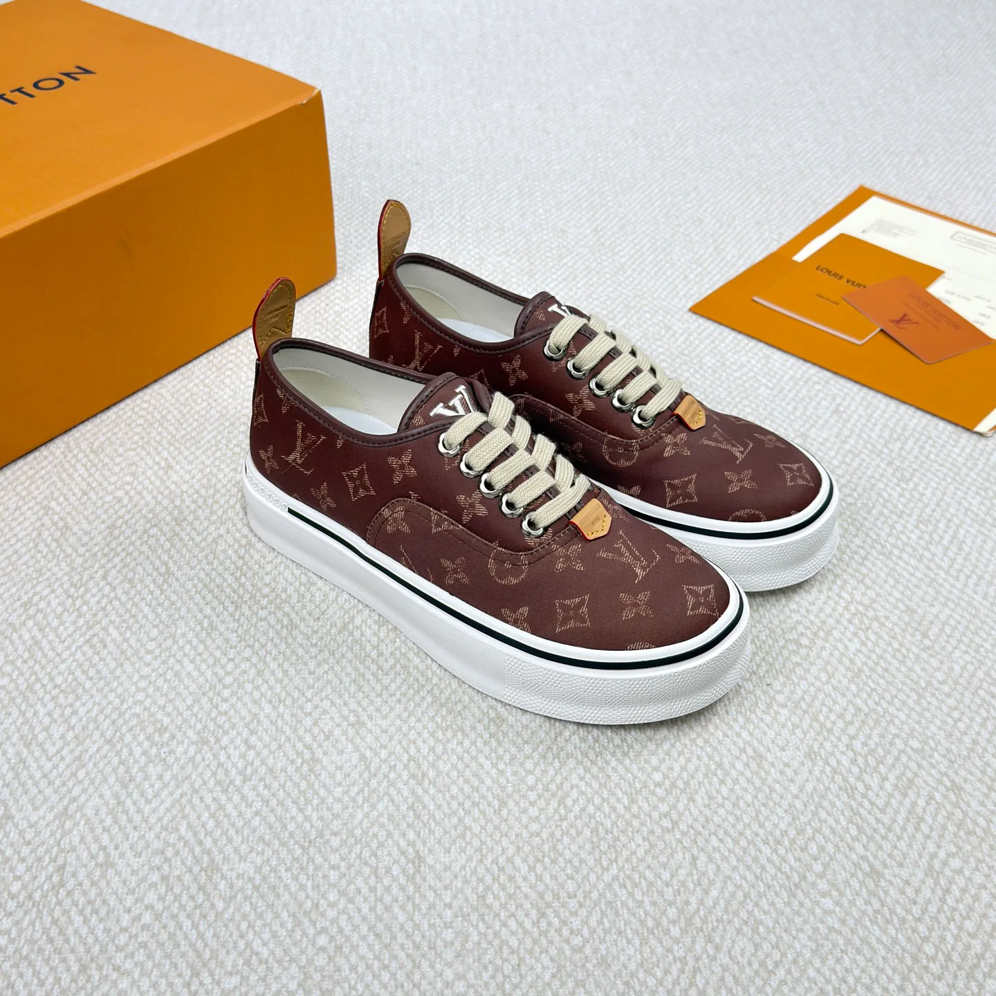 Men's Sneakers LOUIS VUITTON 18365151