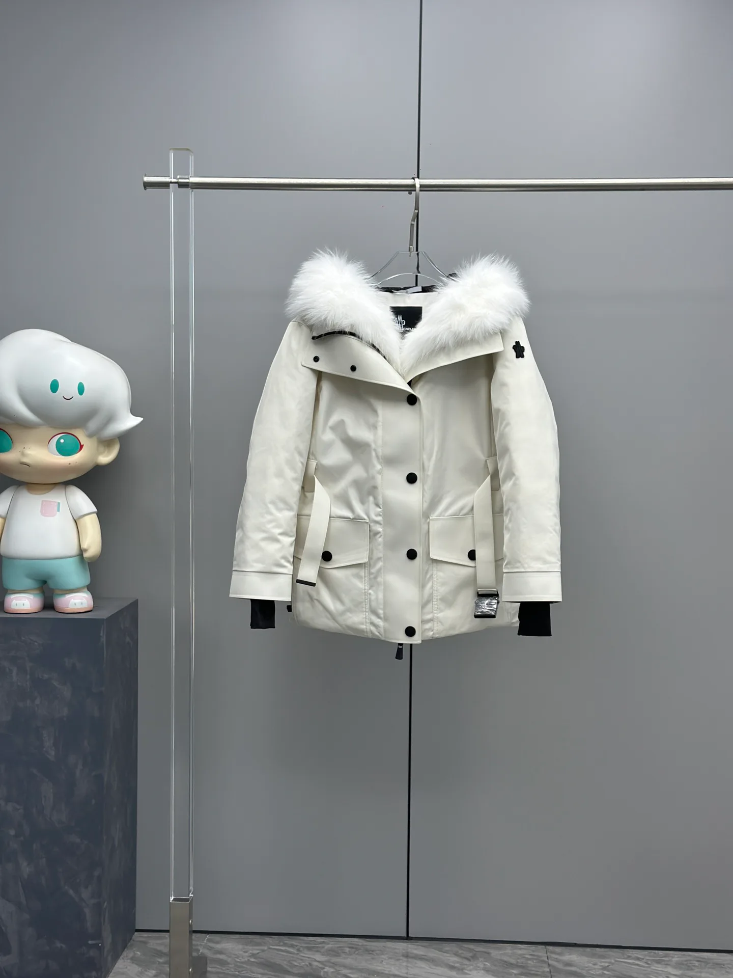 Women's Jackets And Down Jackets MONCLER 19549949