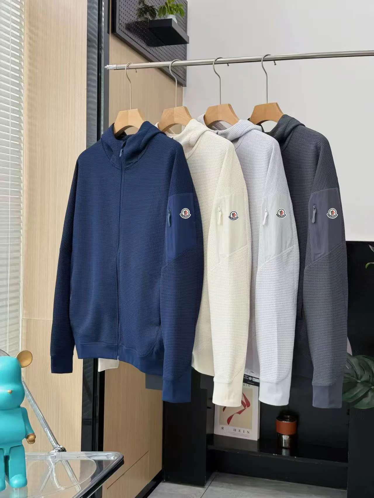 Men's Jackets And Down Jackets MONCLER 18366142