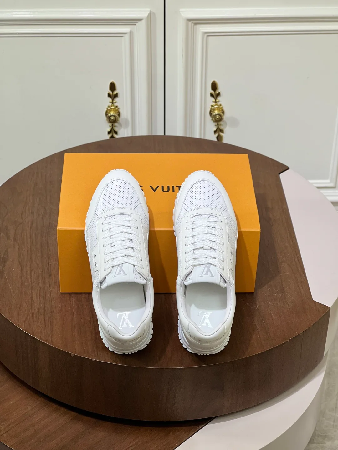 Men's Sneakers LOUIS VUITTON 18039350