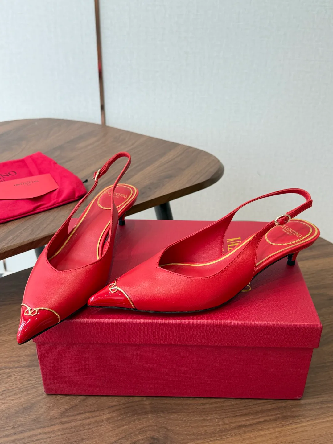 Women's Open-Toe Sandals VALENTINO 17364702