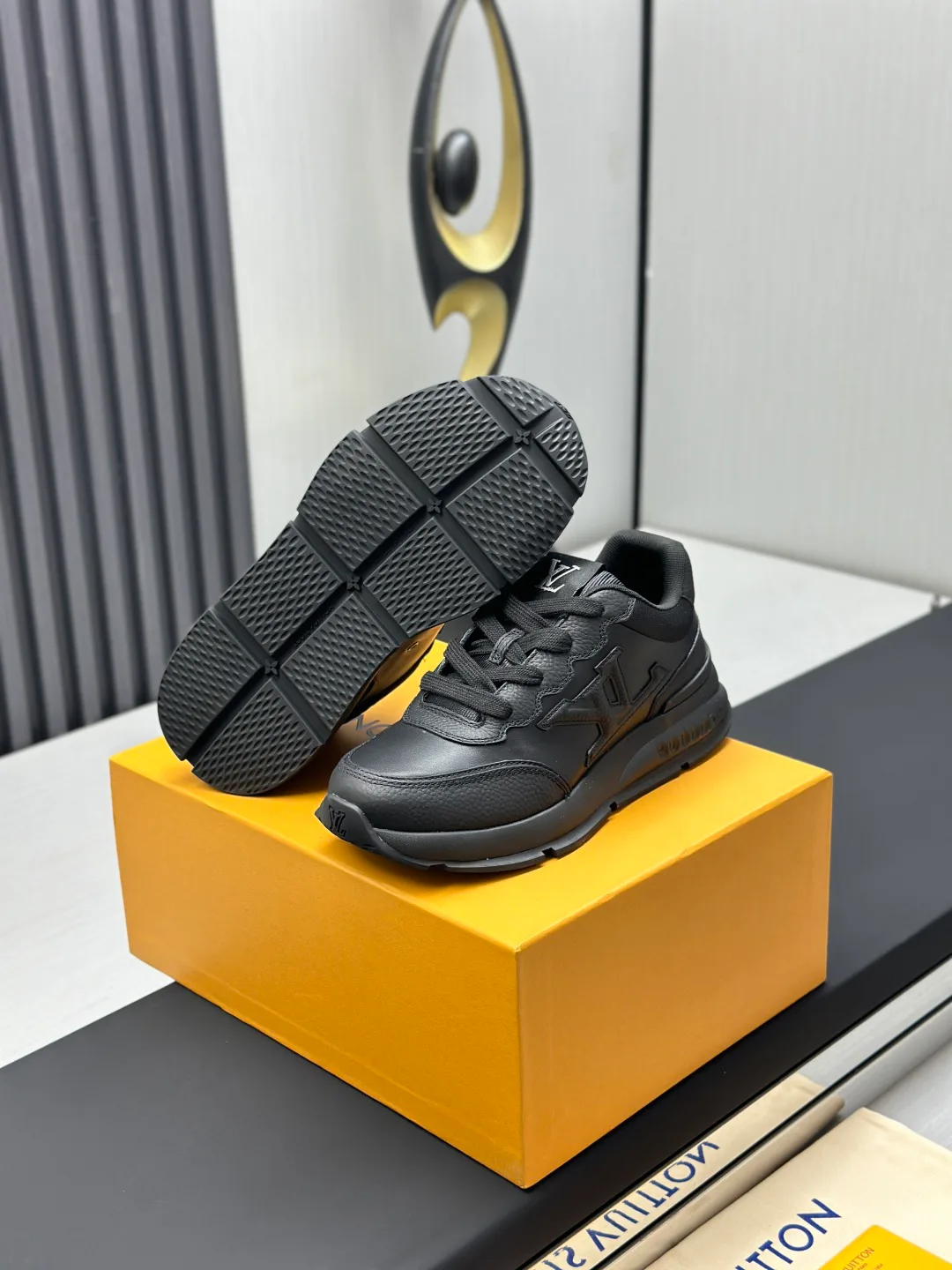 Women's Sneakers LOUIS VUITTON 18212264