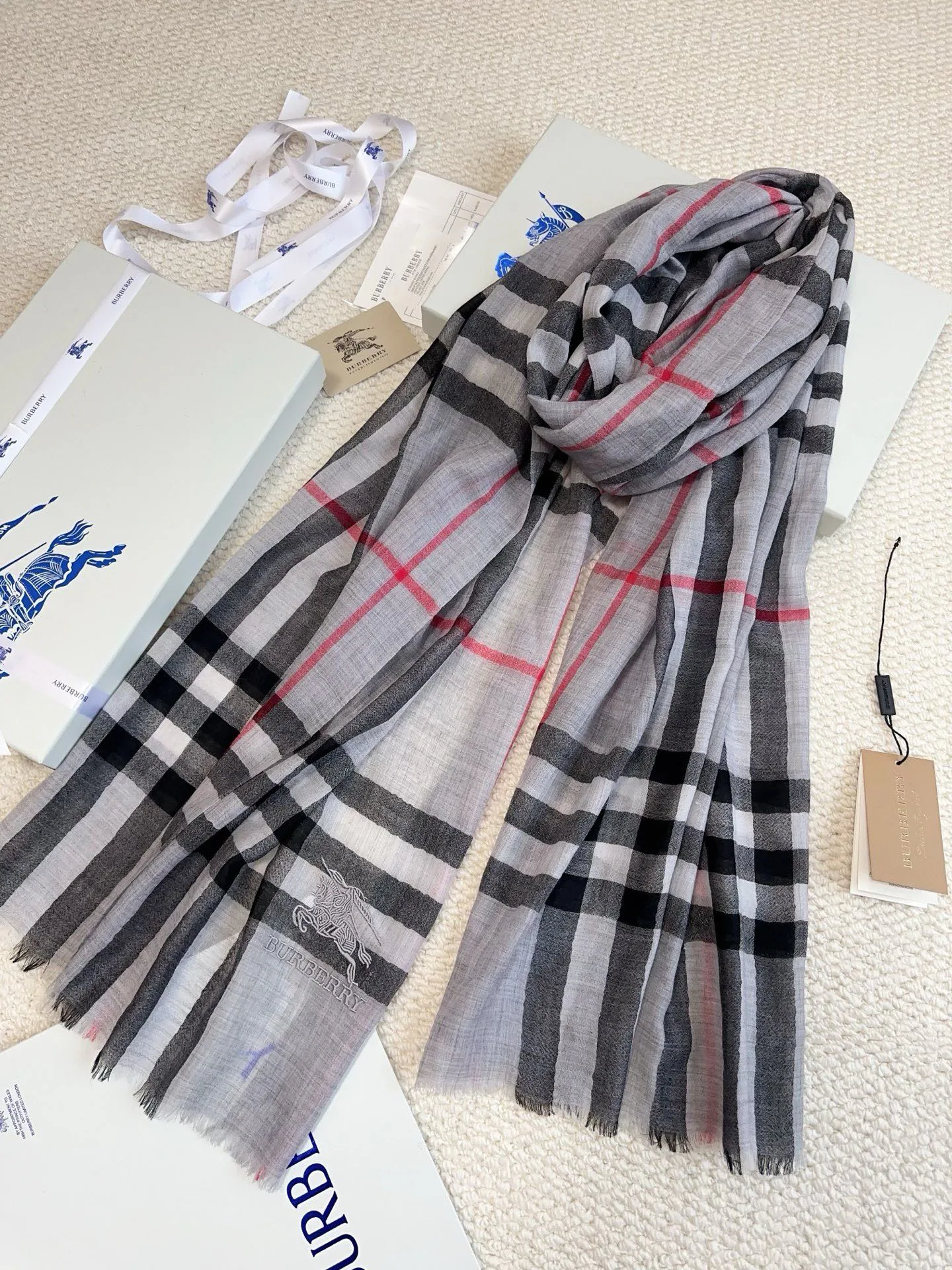 Scarves BURBERRY 18476738