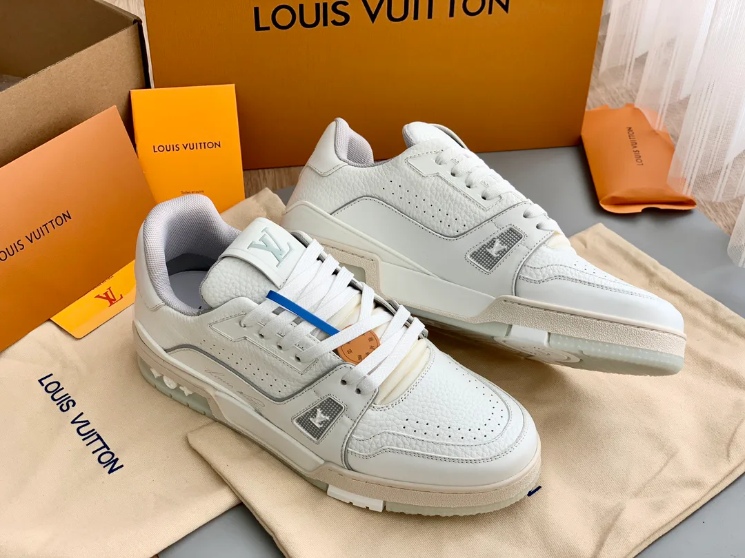 Women's Sneakers LOUIS VUITTON 18014139