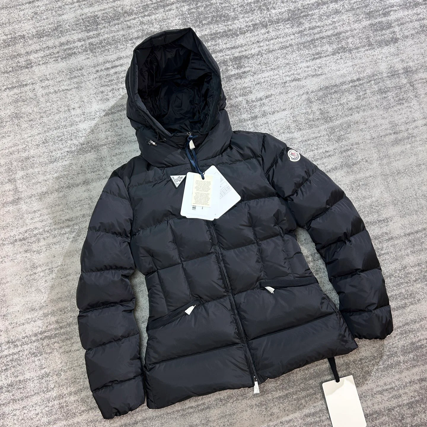 Women's Jackets And Down Jackets MONCLER 18133636