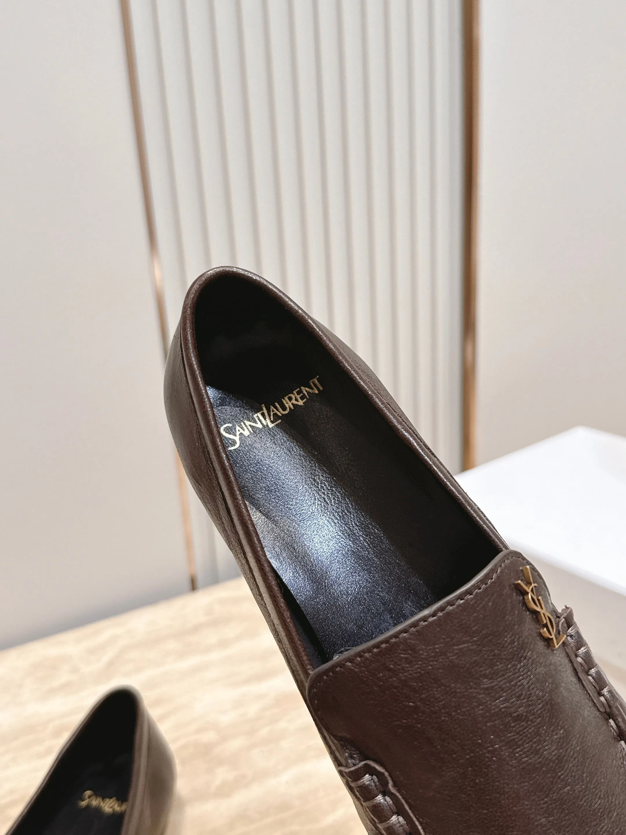 Women's Loafers And Moccasins SAINT LAURENT 17701344