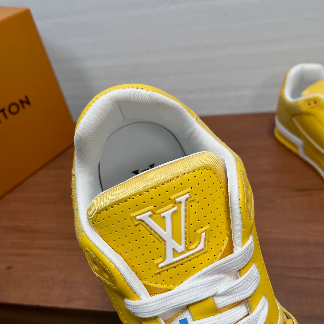 Кроссовки Женские Louis Vuitton 18580856