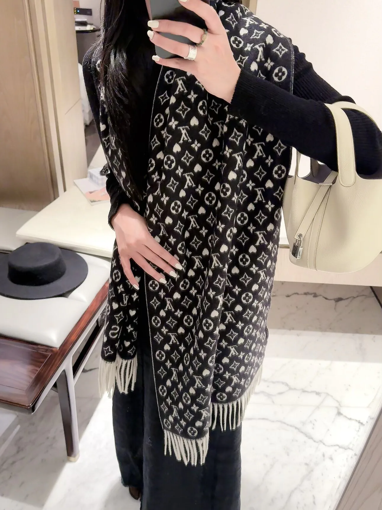 Scarves LOUIS VUITTON 18450152