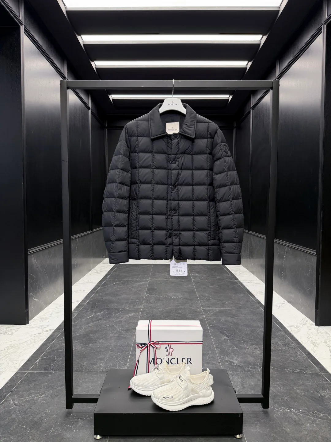 Men's Jackets And Down Jackets MONCLER 18416843
