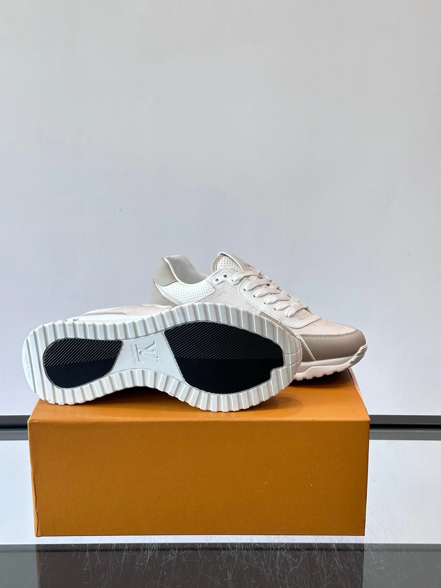 Men's Sneakers LOUIS VUITTON 17689405