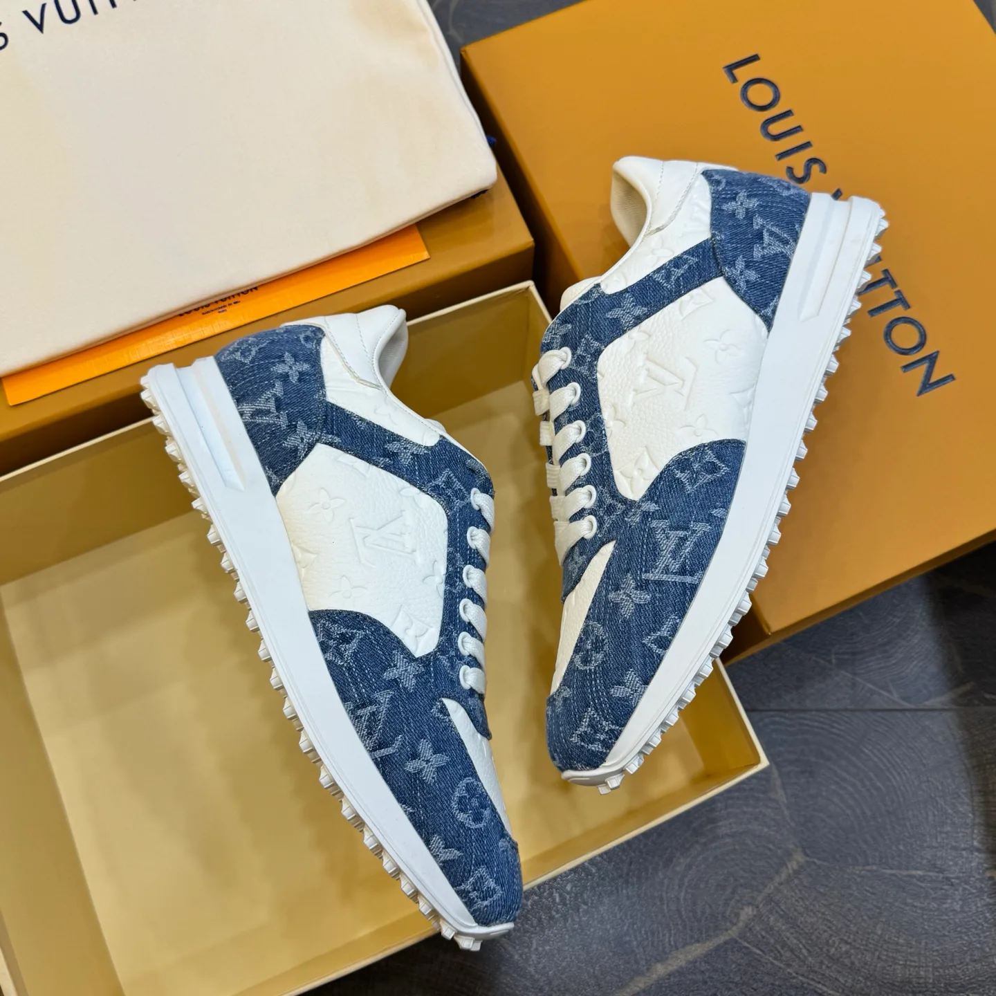 Men's Sneakers LOUIS VUITTON 17429009