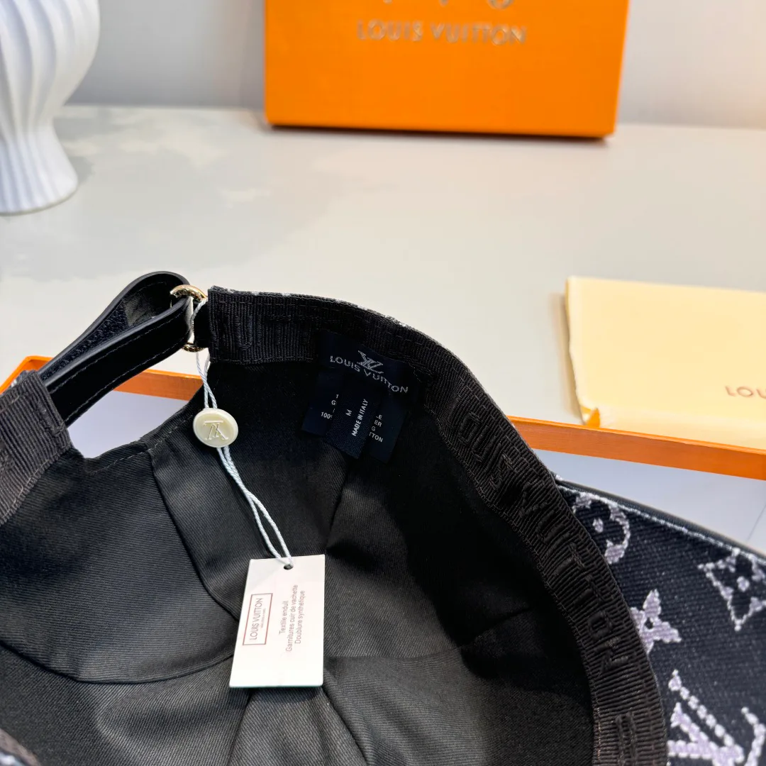 Hats LOUIS VUITTON 17515189