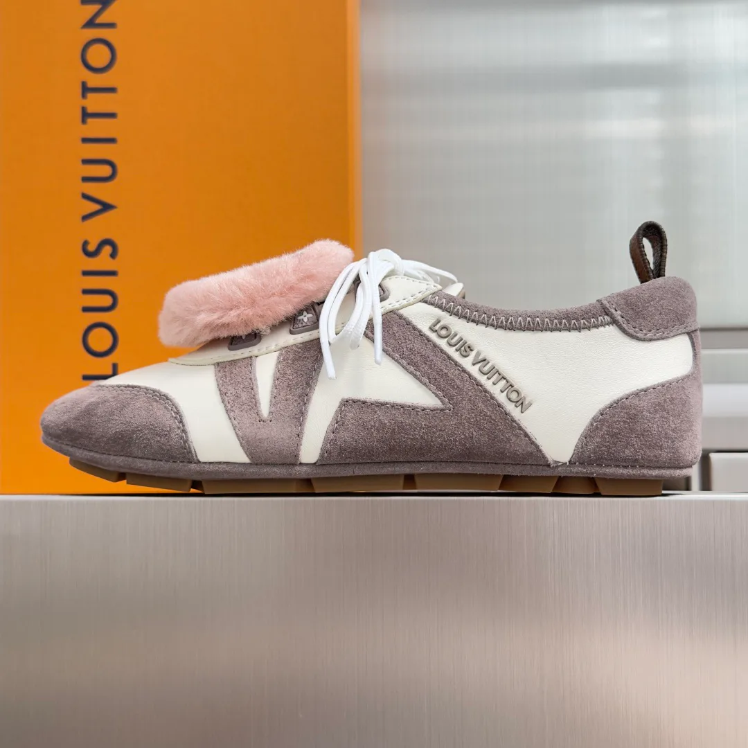 Women's Sneakers LOUIS VUITTON 18083489