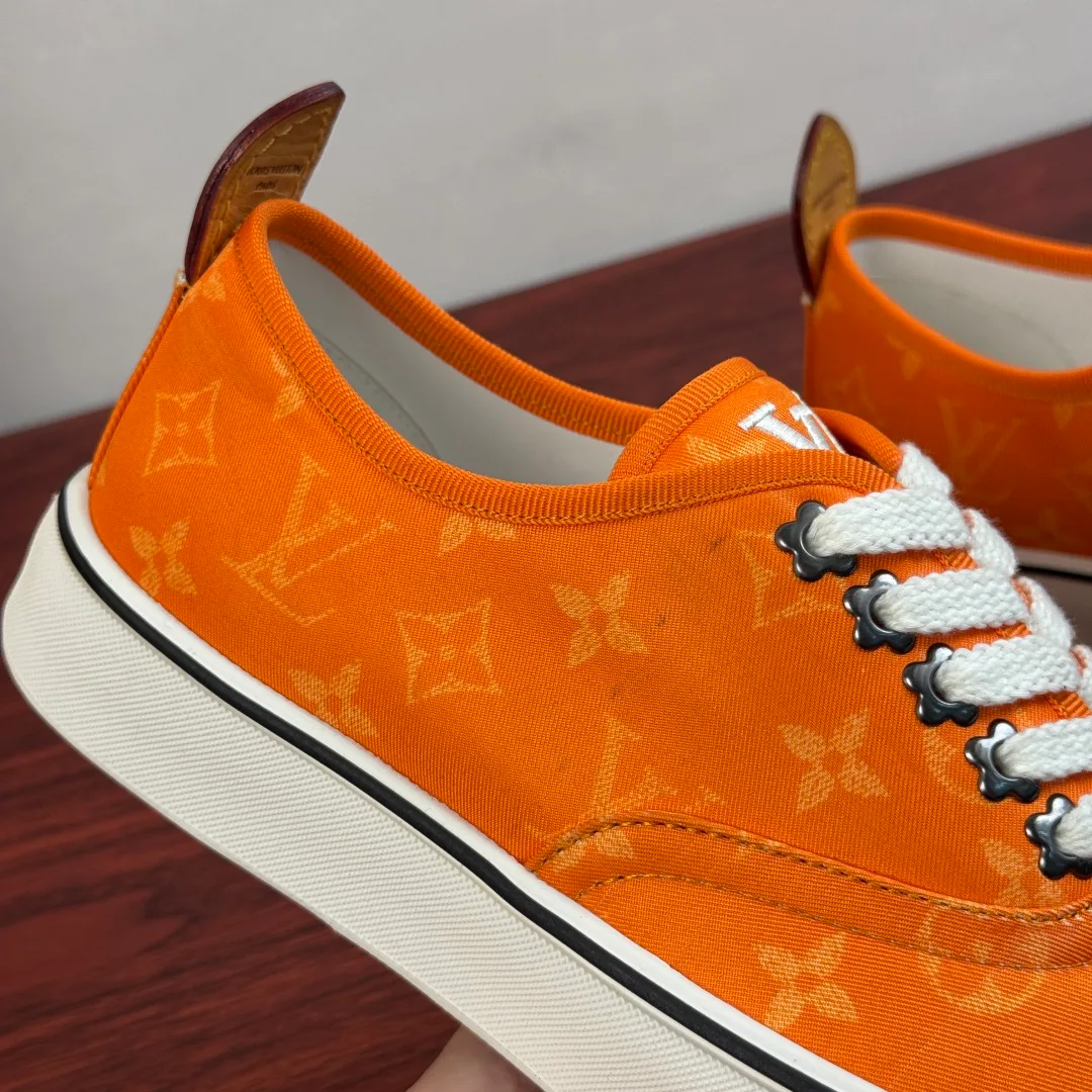 Men's Sneakers LOUIS VUITTON 18100535