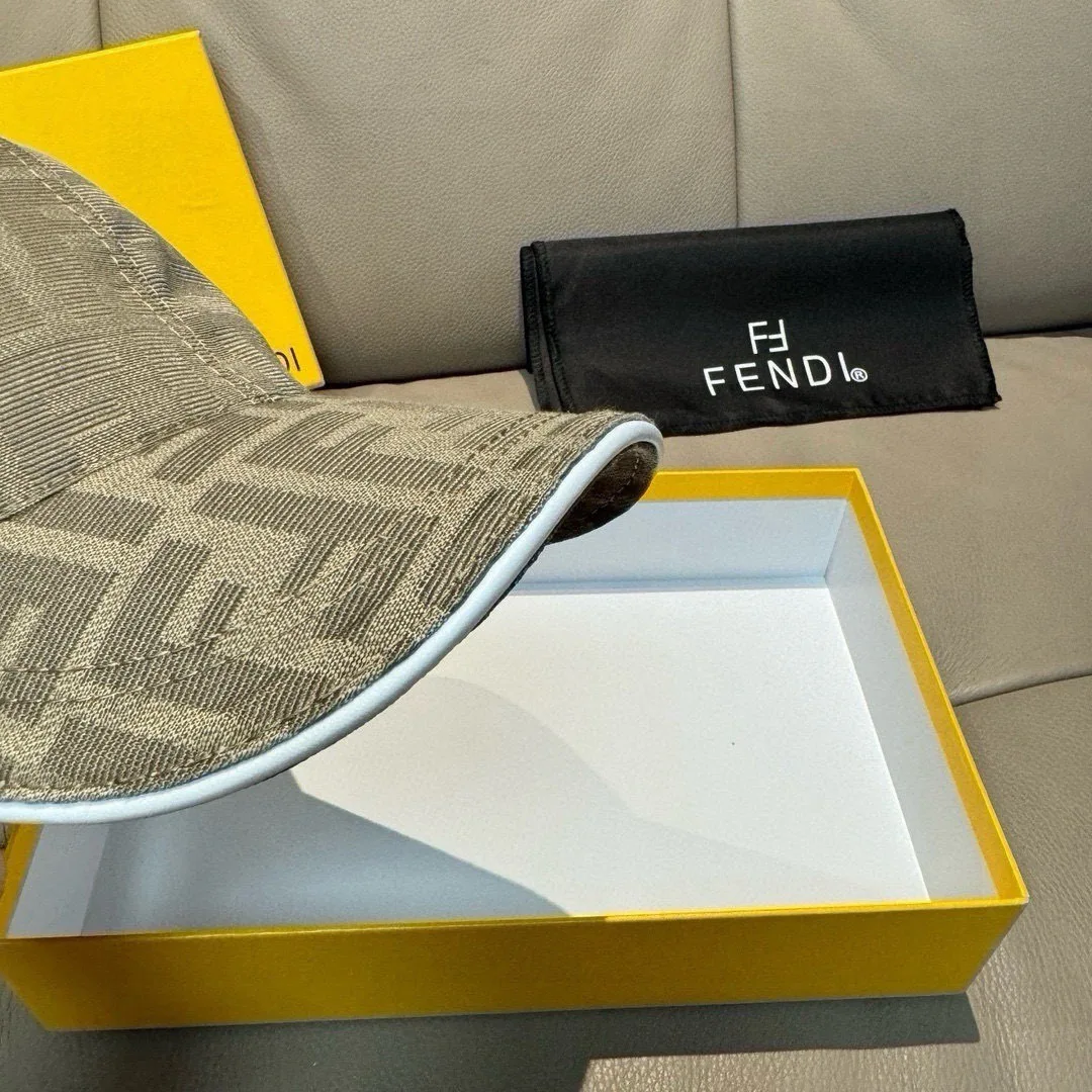 Hats FENDI 17515241