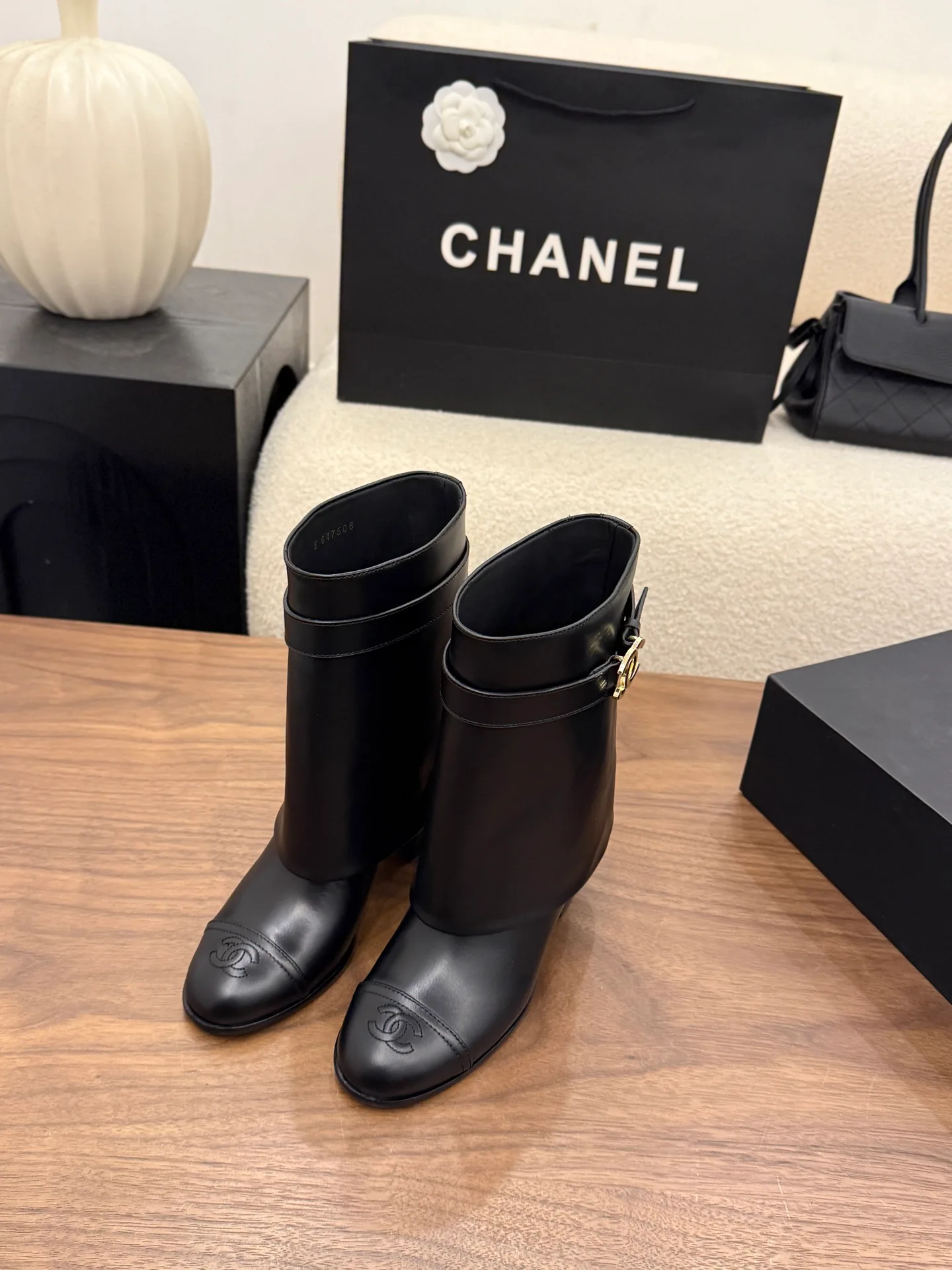 Women's Boots CHANEL 18323382