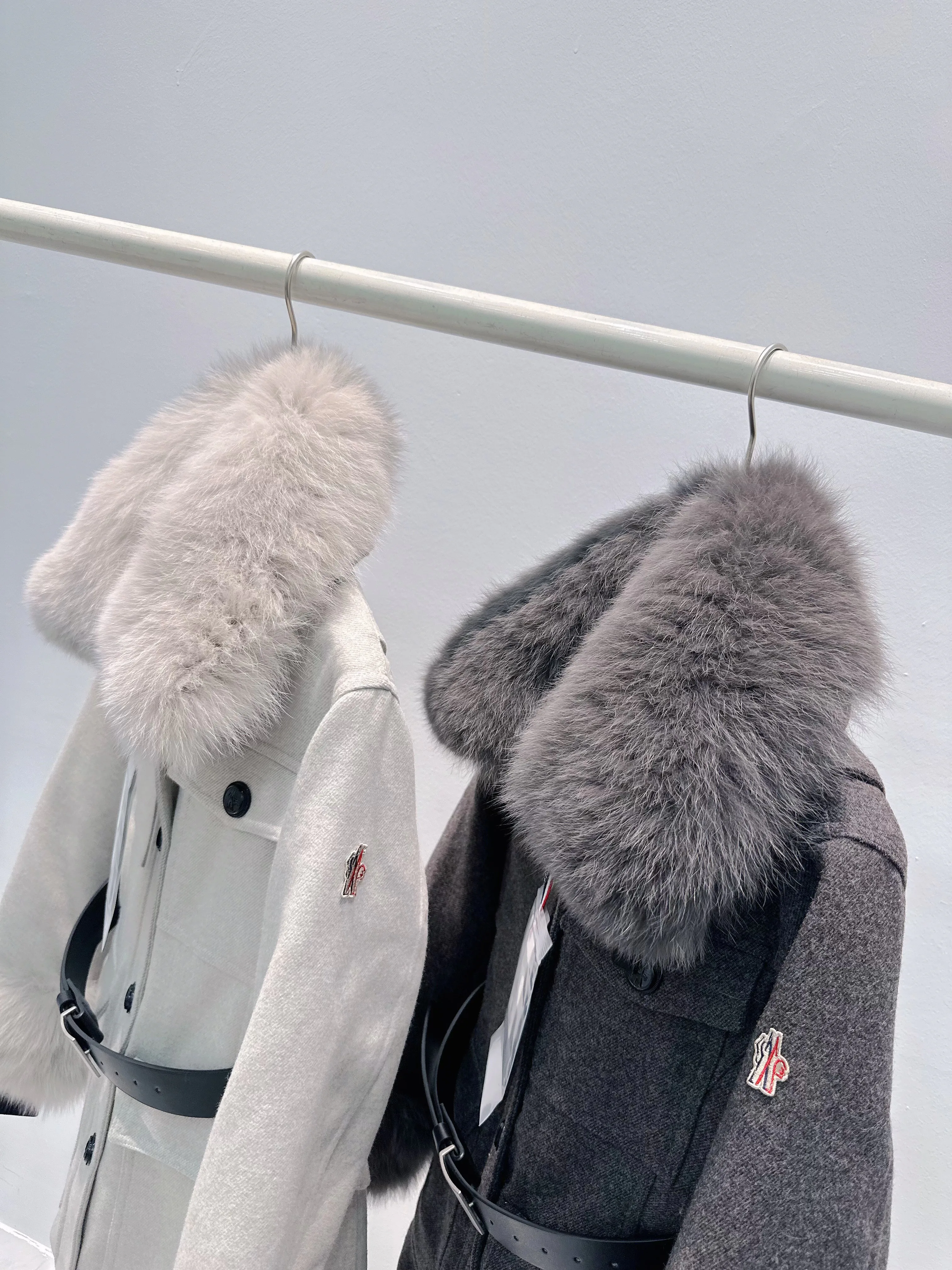 Women's Jackets And Down Jackets MONCLER 18298072