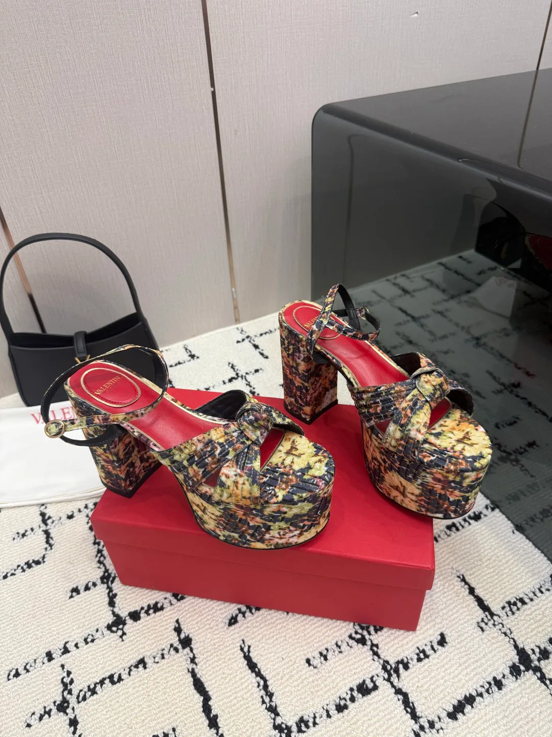Women's Open-Toe Sandals VALENTINO 16863577