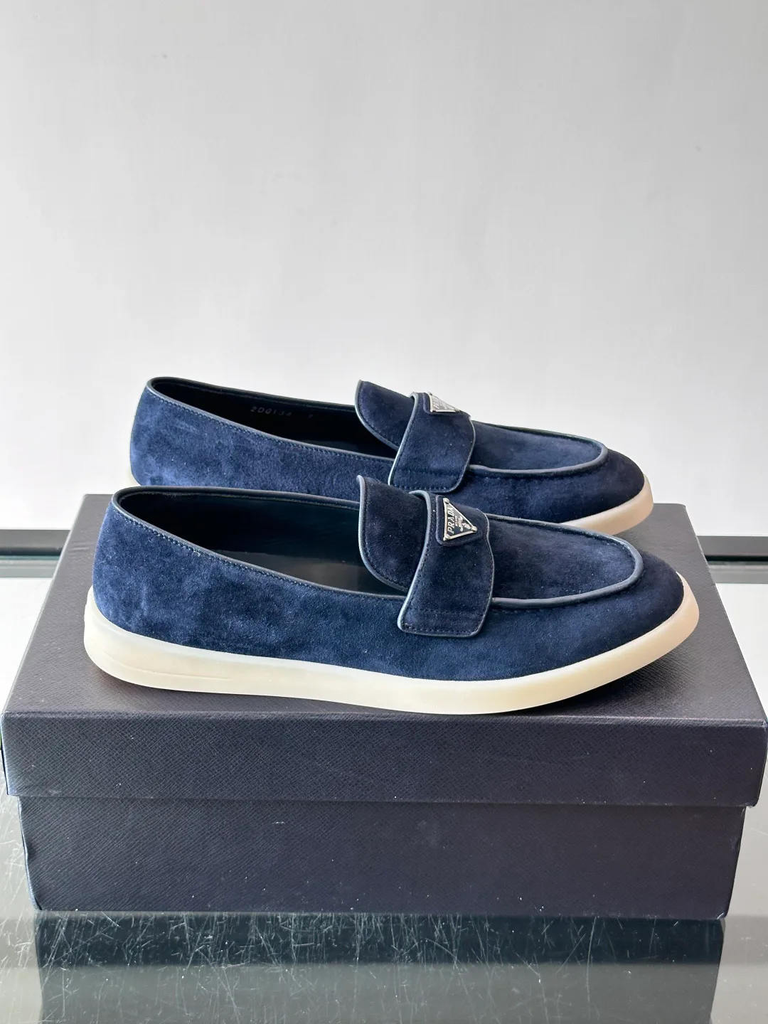 Men's Loafers And Dress Shoes PRADA 18102309