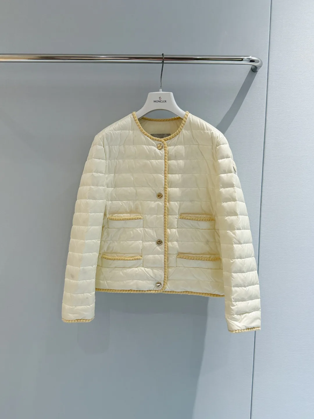Women's Jackets And Down Jackets MONCLER 18184935