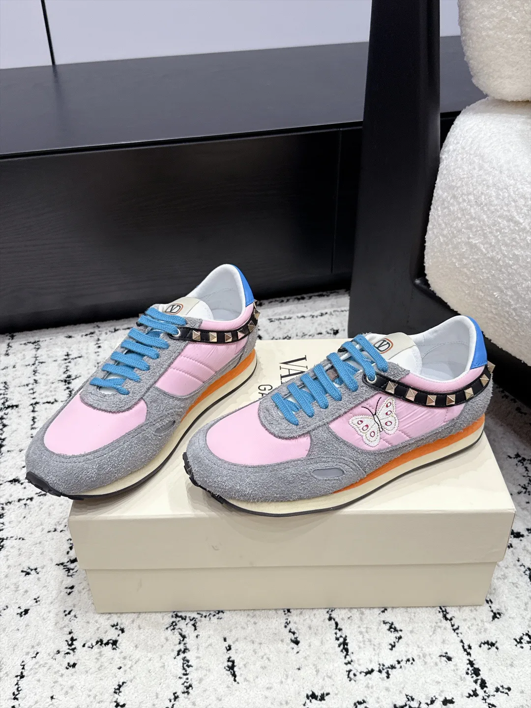 Women's Sneakers VALENTINO 17881052