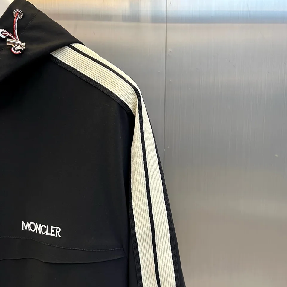 Men's Jackets And Down Jackets MONCLER 18416772