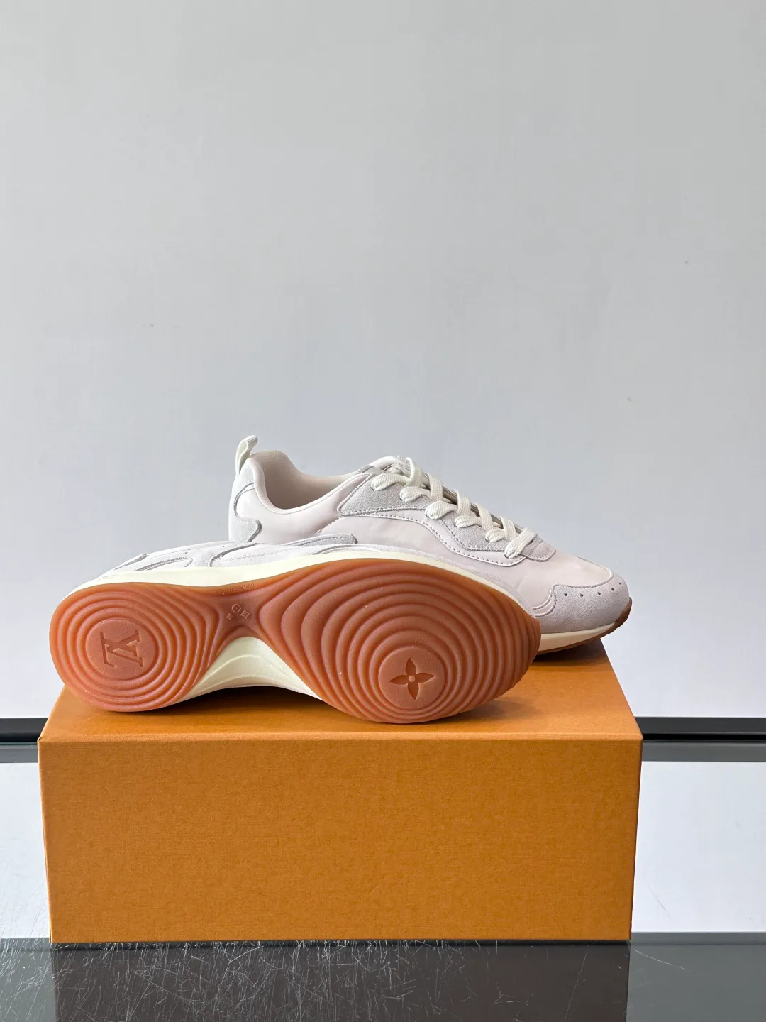 Women's Sneakers LOUIS VUITTON 17869452