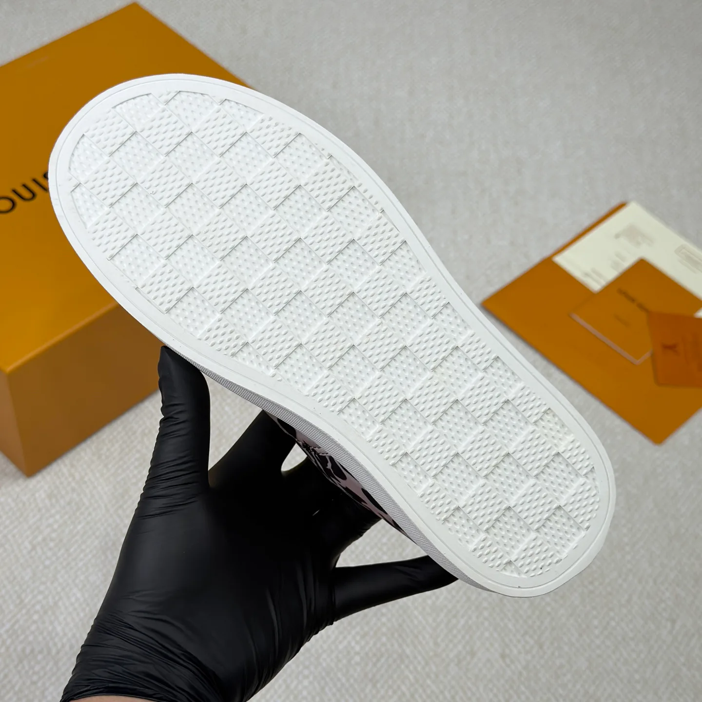 Men's Sneakers LOUIS VUITTON 18365142