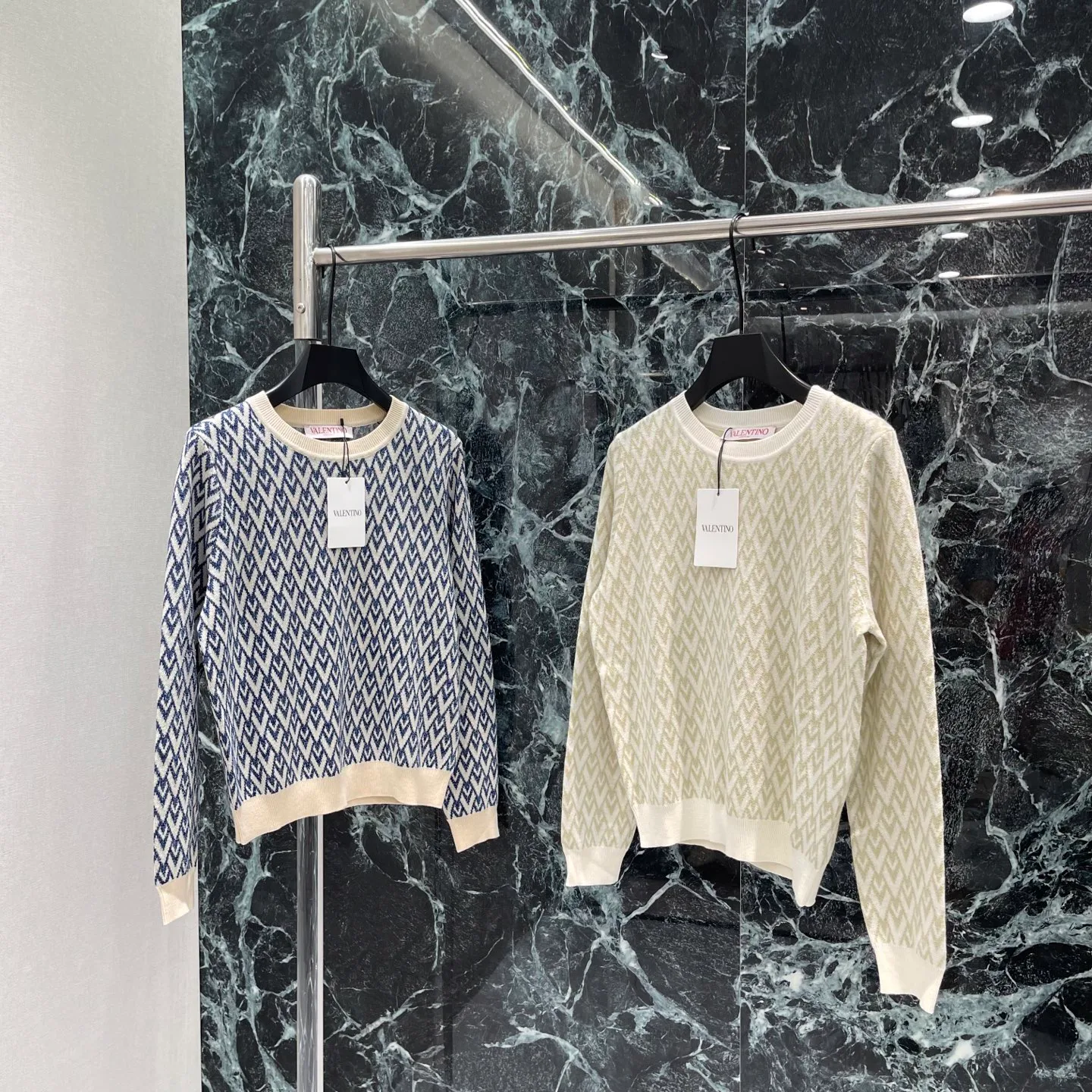 Women's Jumpers And Sweaters VALENTINO 18308234