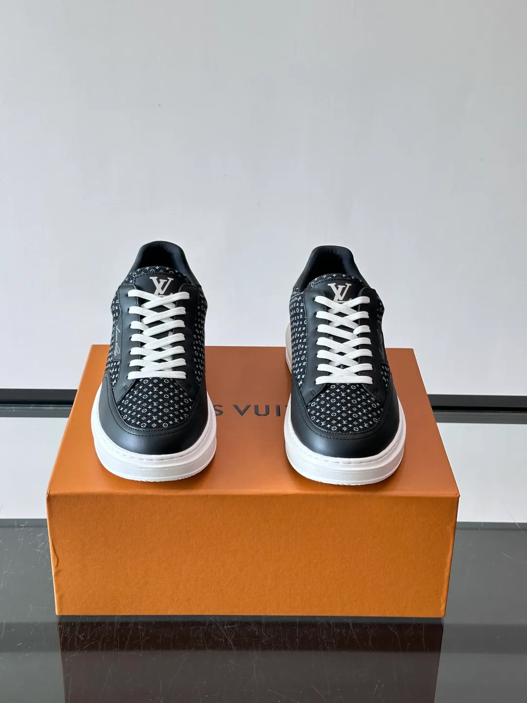 Women's Sneakers LOUIS VUITTON 18102291