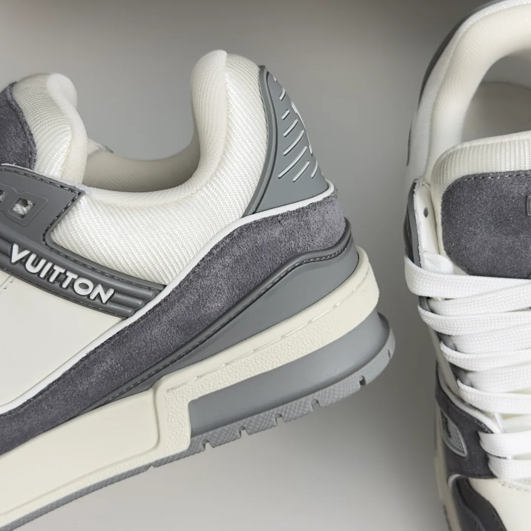 Women's Sneakers LOUIS VUITTON 17950307