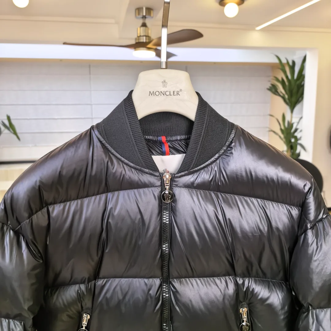 Women's Jackets And Down Jackets MONCLER 18432308