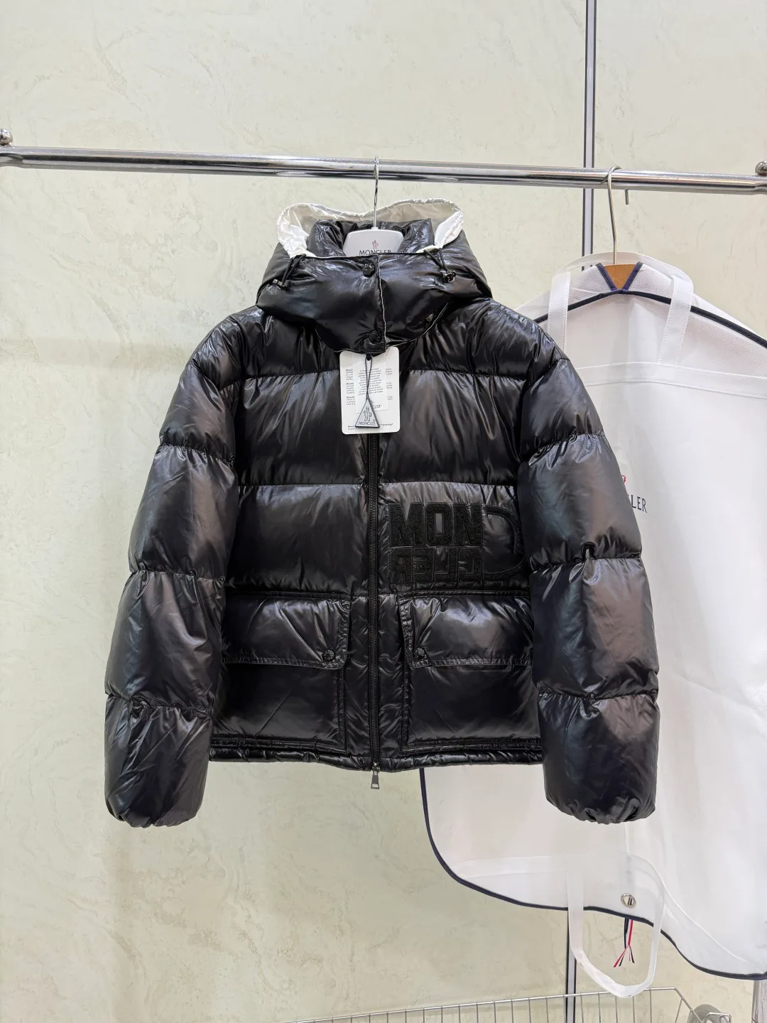 Куртки И Пуховики Мужские Moncler 18683800