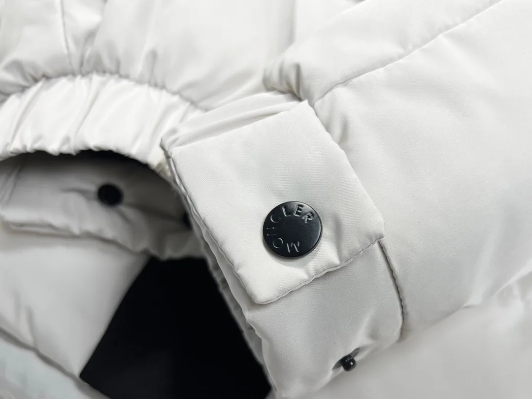 Women's Jackets And Down Jackets MONCLER 17922019