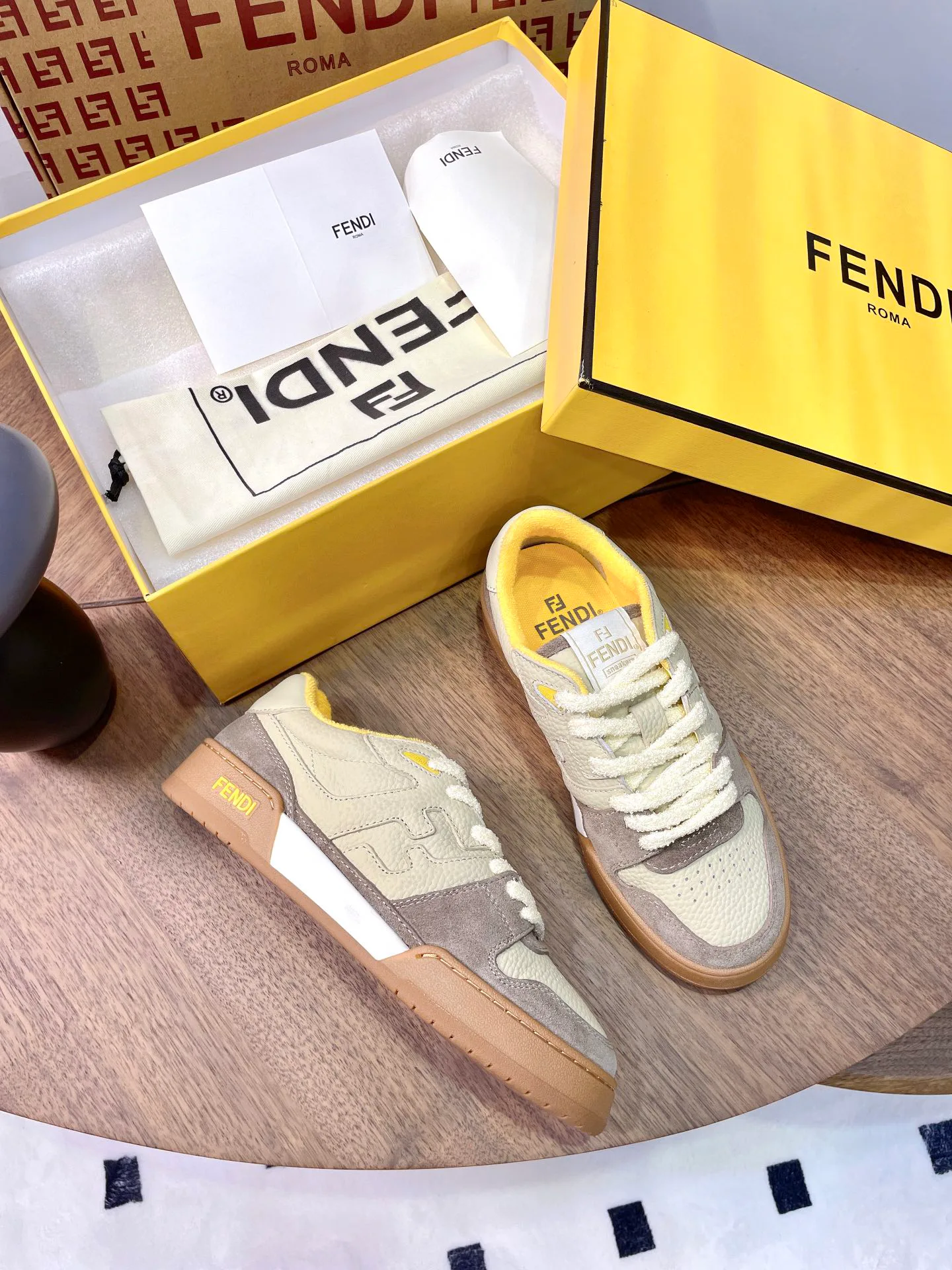 Women's Sneakers FENDI 17957374