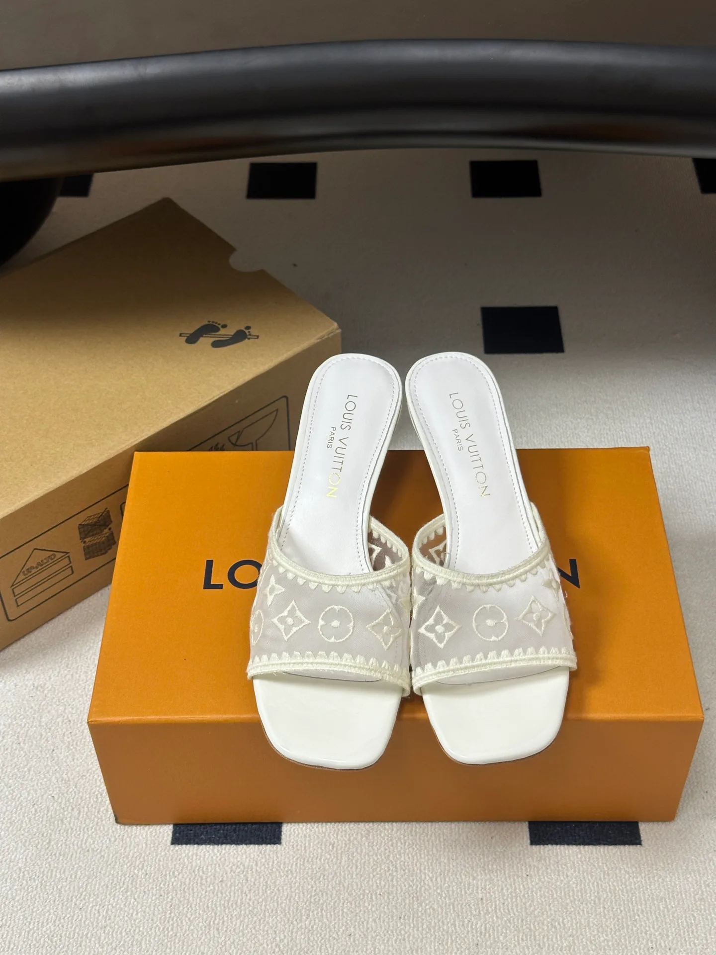 Women's Mules And Clogs LOUIS VUITTON 18049394