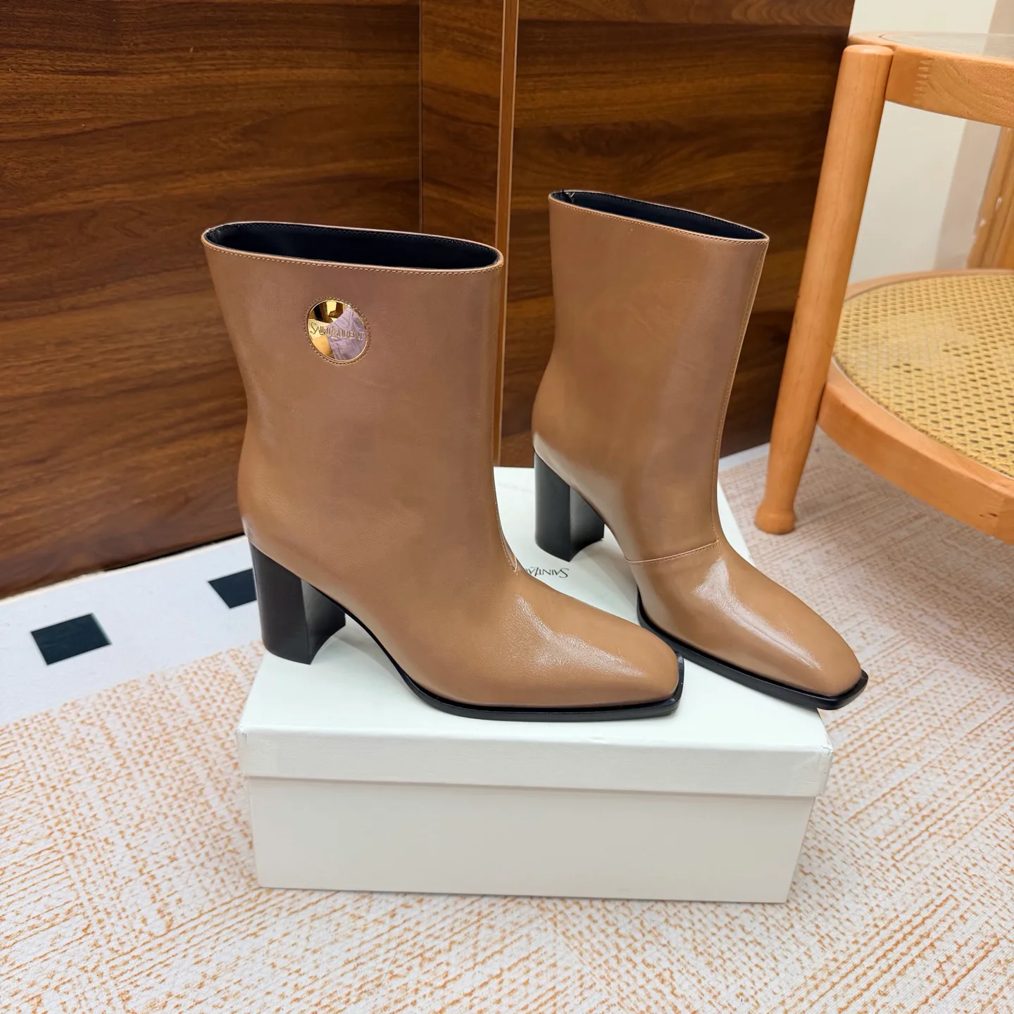 Women's Booties SAINT LAURENT 18104625