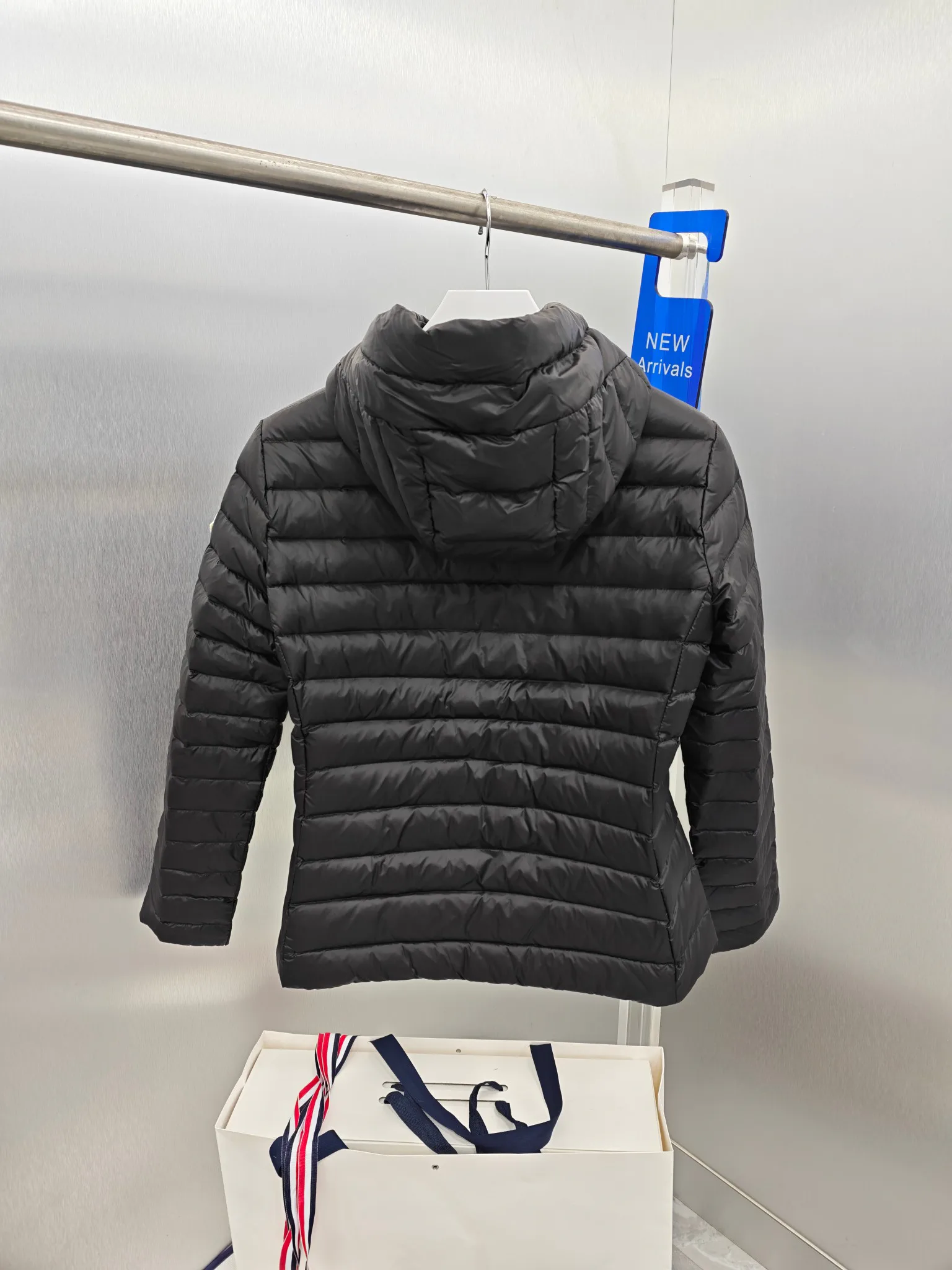 Women's Jackets And Down Jackets MONCLER 17865411