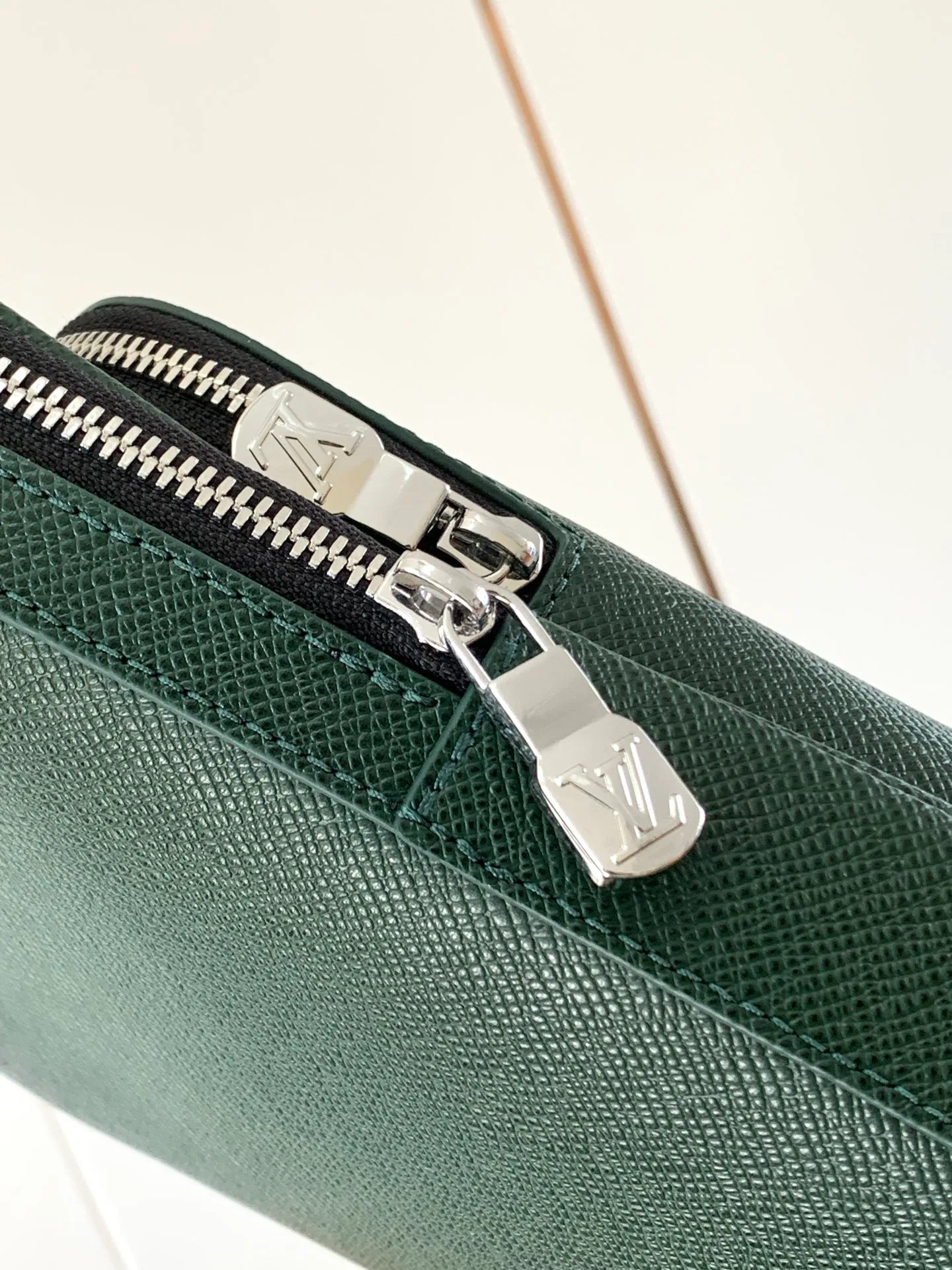 Women's Shoulder Bags LOUIS VUITTON 17948725