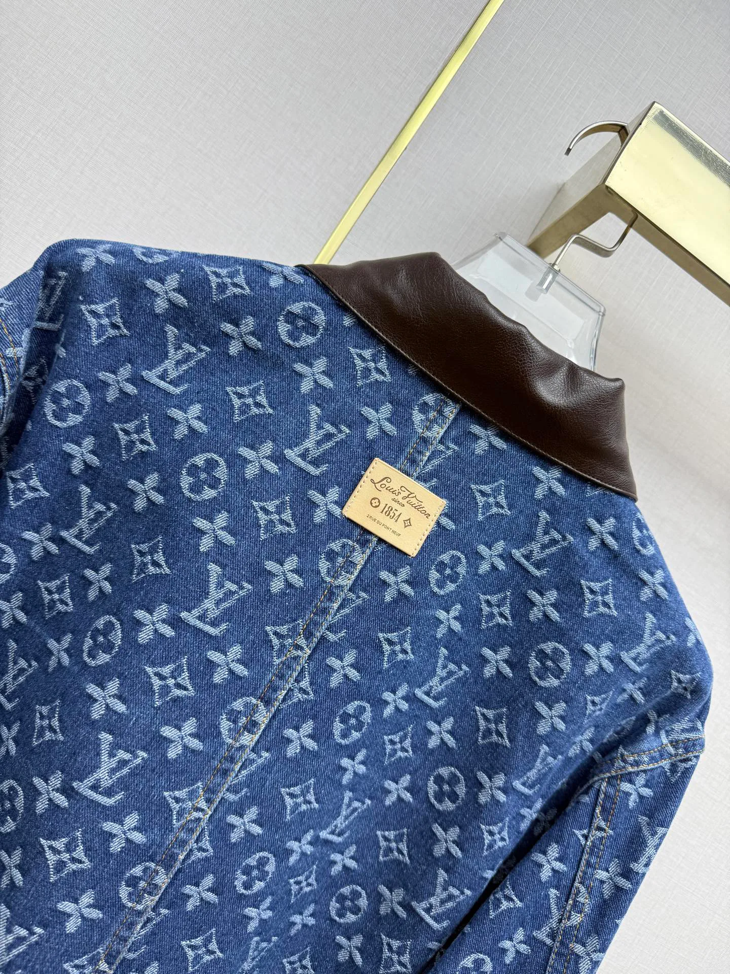 Women's Jackets And Down Jackets LOUIS VUITTON 18451126